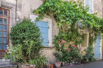 Fototapeta na wymiar Landhaus im Provence Dorf Villars