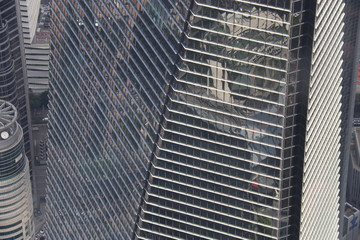 Fototapeta na wymiar Vitres d'un gratte-ciel de Pudong à Shanghai, Chine