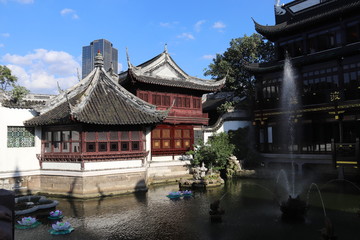 Bassin d'un temple &agrave; Shanghai, Chine	