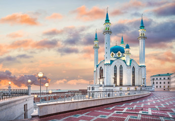 Вечерний Кул-Шариф Evening Kul Sharif Mosque. Caption: Kremlin souvenirs. Caption: Circus