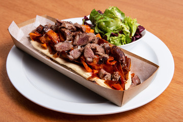 Toast with beef and vegetables