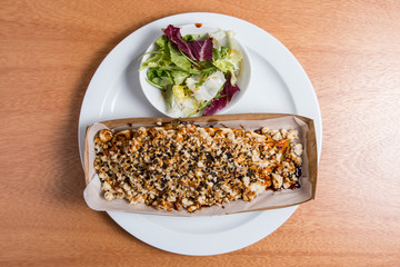 Toast with chicken and vegetables