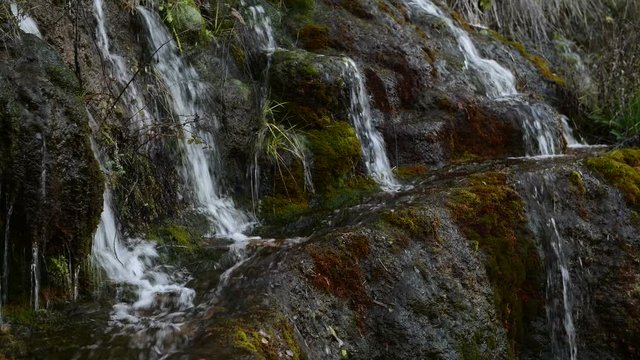 Vista parcial de una peque&ntilde;a cascada cerca de la poblaci&oacute;n de Chera, en la provincia de Valencia. Comunidad Valenciana. Espa&ntilde;a
