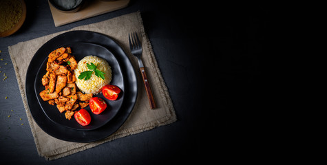 bulgur mit gebratenem fleisch und joghurtsoße
