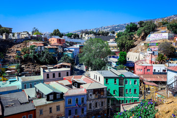 Obraz premium Valparaiso, Chile - March 08, 2020: Daily Life View to the Multi Colored Buildings with Bright Painting on the Streets