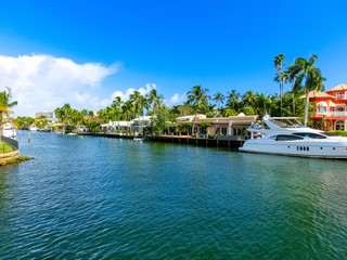 Obraz premium Luxury mansion in exclusive part of Fort Lauderdale