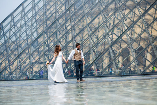 Couple in love in Paris, wedding photography