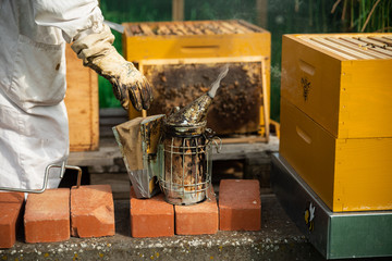 Enfumoir pour ruche d'abeilles