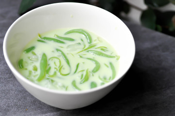 Thai dessert ,rice noodles made of rice eaten