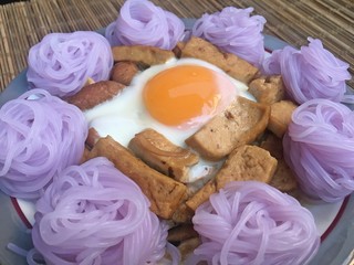 Obraz na płótnie Canvas Purple Rice Noodles with Tofu Fried sauce and egg fried