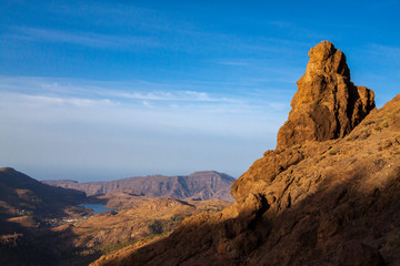 Fototapeta na wymiar Paisaje de Gran Canaria con vistas a la presa de Chira