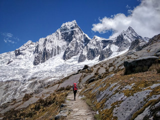 Fototapeta na wymiar Trekking in the Cordillera Blanca in Peru