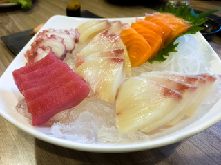 Bowl of variety fine sliced fish in Japanese restaurant