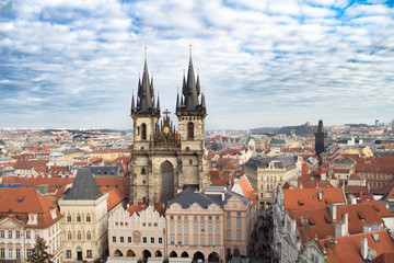 Obraz premium Church in the Old Town Square in Prague. The sky is sunny and full of clouds.