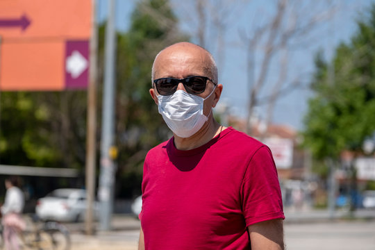 Man wearing a protective mask to protect himself from corona virus