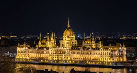 Fototapeta na wymiar Parliament building in Budapest by night