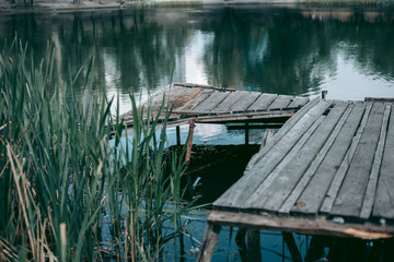 Naklejka premium Old wooden pier near the lake