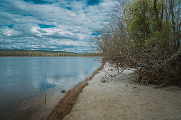 Linia brzegowa jeziora Oyeren w czasie suszy © Dreamnordno
