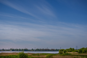 Obraz premium Blick auf die Elbe bei Wedel