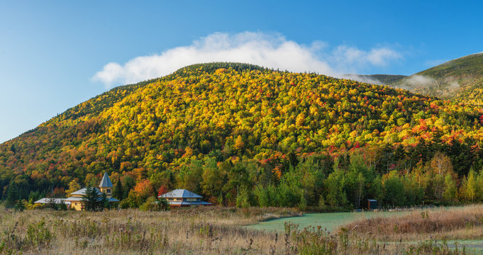 Autumn view of Crawford Notch Station at the AMC Highland Center in the White Mountain national forest