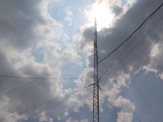 Obraz premium Antenna of communication system in the sky.