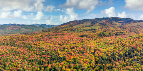 Fototapeta na wymiar Autumn overlook on Bear Notch Road in the White Mountain national Forest - New Hampshire