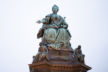 Fototapeta na wymiar Monument of empress Maria Theresia in Vienna