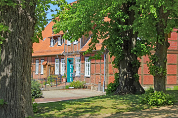 Fototapeta premium Bienenbüttel: Gemeindehaus, ehem. Pfarrhaus (19. Jh., Niedersachsen)