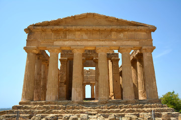Fototapeta premium The valley of the temples in Agrigento (Sicily)