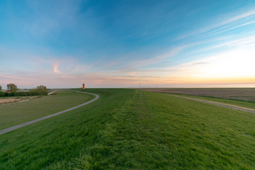 Fototapeta premium Pilsumer Leuchtturm im Frühling