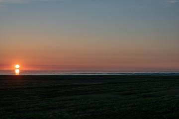 Sonnenuntergang am deich bei Pilsum