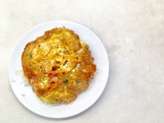 Omelette rice with chopped spring onions topped with sauce
Folk food is simple but delicious and amazing. Just fry the eggs in the pan. Fragrant, inviting eating