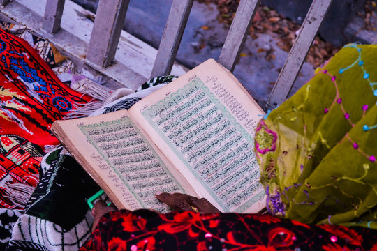 Reading Quran Majid 