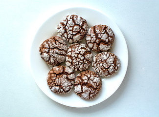 Crinkle chocolate cookies with sugar icing 