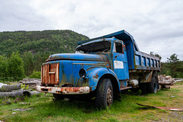 Fototapeta na wymiar Old truck left behind in nature