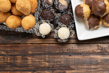 Traditional Brazilian snacks stuffed with chicken; 