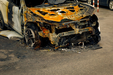 Fototapeta na wymiar Part of the car after arson in a parking lot near the house. to illustrate an article about fire, banditry, an insured event, loss compensation.
