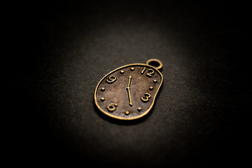 時間　時計チャーム