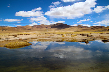 Fototapeta premium Landforms on the Qinghai-Tibet Plateau, under blue sky and white clouds, wetlands, grasslands, deserts and ice lakes interlace
