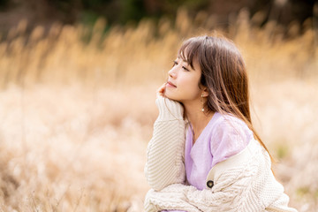 Fototapeta premium ワンピースを着ている女性
