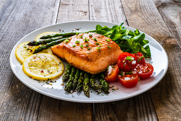 Fried salmon and asparagus
