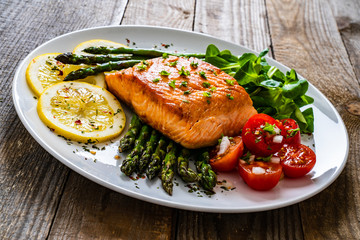 Fried salmon and asparagus
