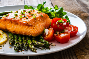 Fried salmon and asparagus
