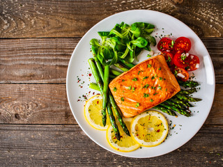 Fried salmon and asparagus
