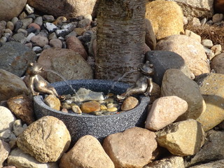 Wasserspiel im Garten