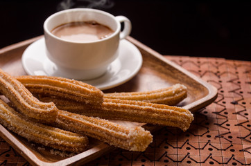 Churros con chocolate caliente comida mexicana