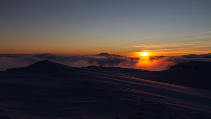 Obraz na płótnie Canvas Sunset in a snowy Norwegian mountain