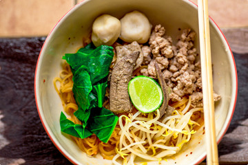 The background of the menu (noodles), which consists of noodles, meat, is an alternative food that people like to eat, spicy flavor.