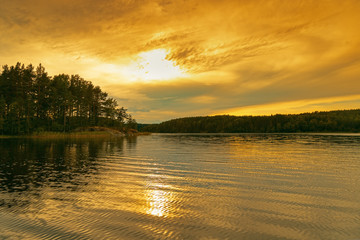 Obraz premium Ladoga Lake at sunset. Bright red and yellow color clouds of sky. Travel to Russia. Leningrad region.