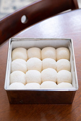 自宅でパン作り　ちぎり白パン　オーブンで焼く前の生地